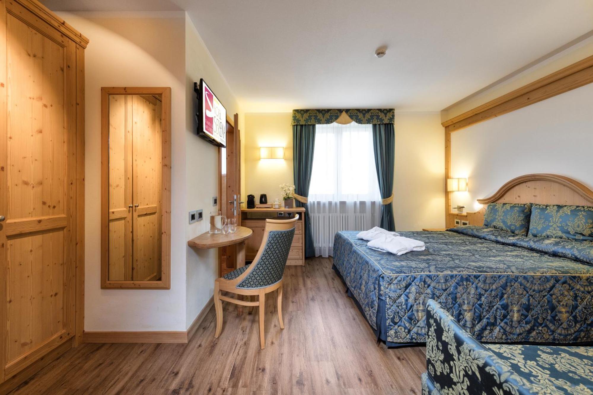Family Hotel Serena Андало Экстерьер фото