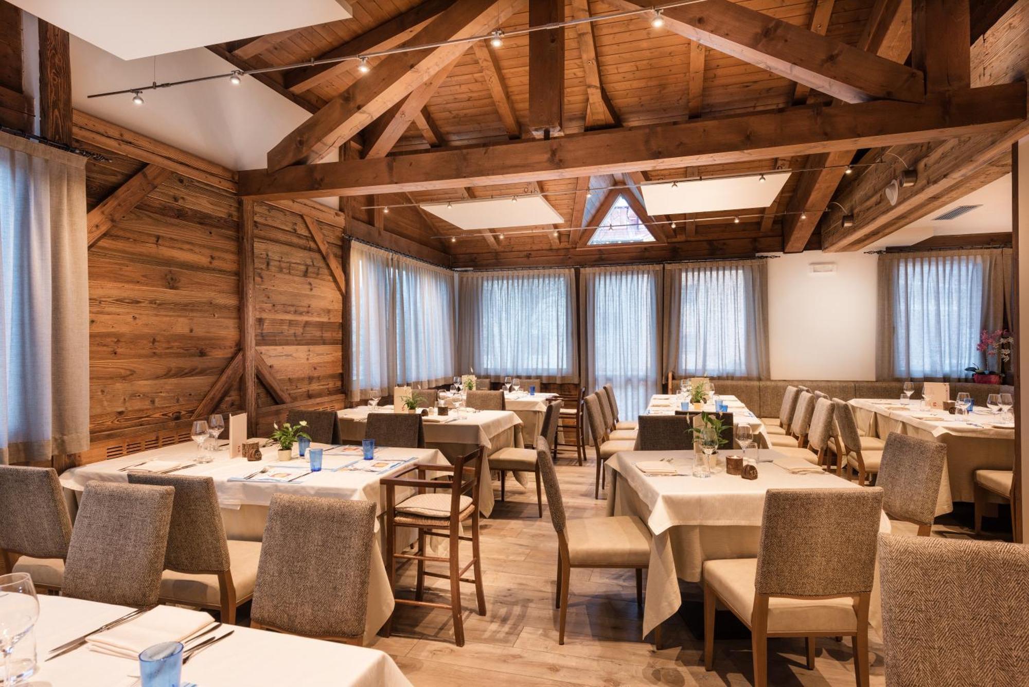 Family Hotel Serena Андало Экстерьер фото