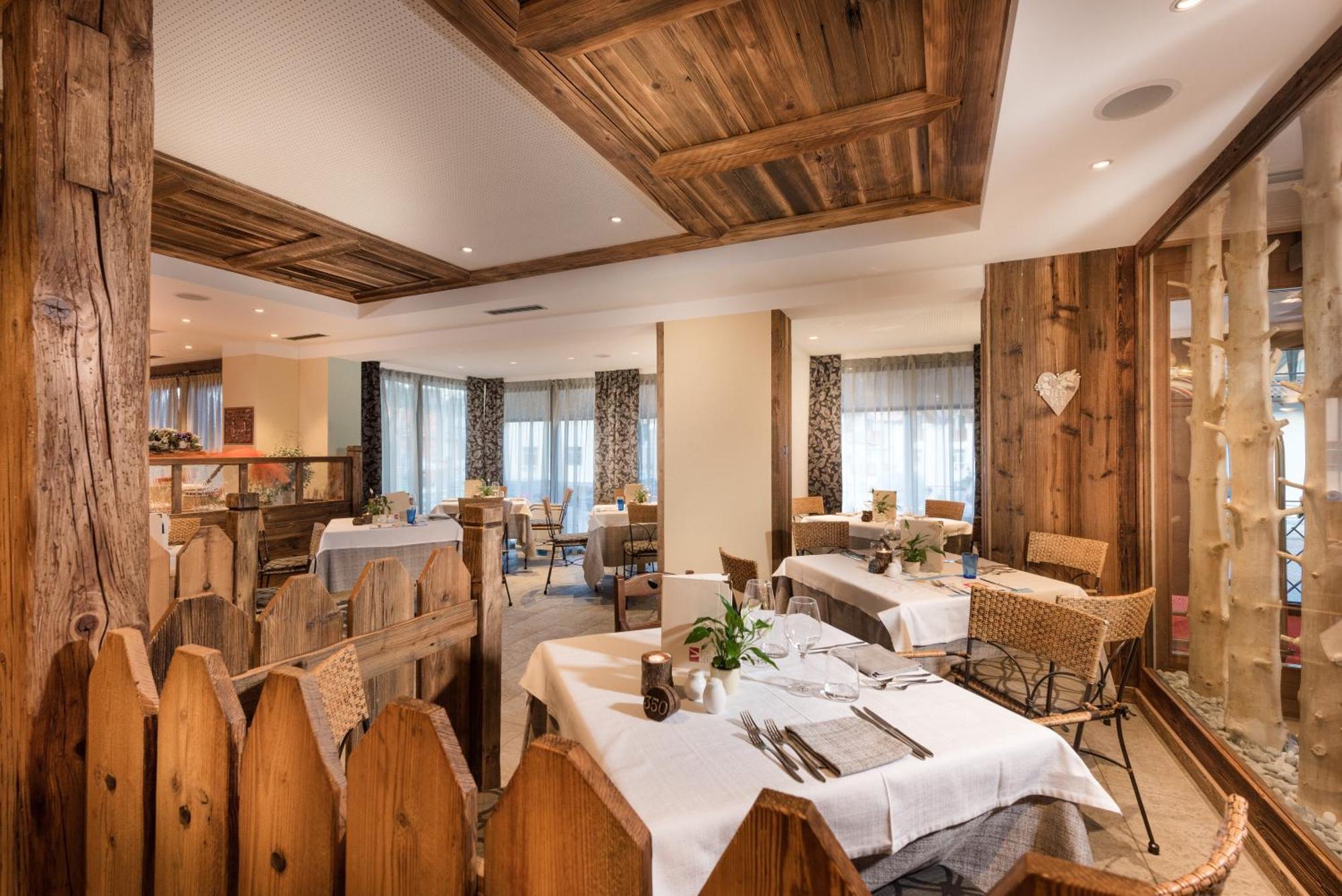 Family Hotel Serena Андало Экстерьер фото