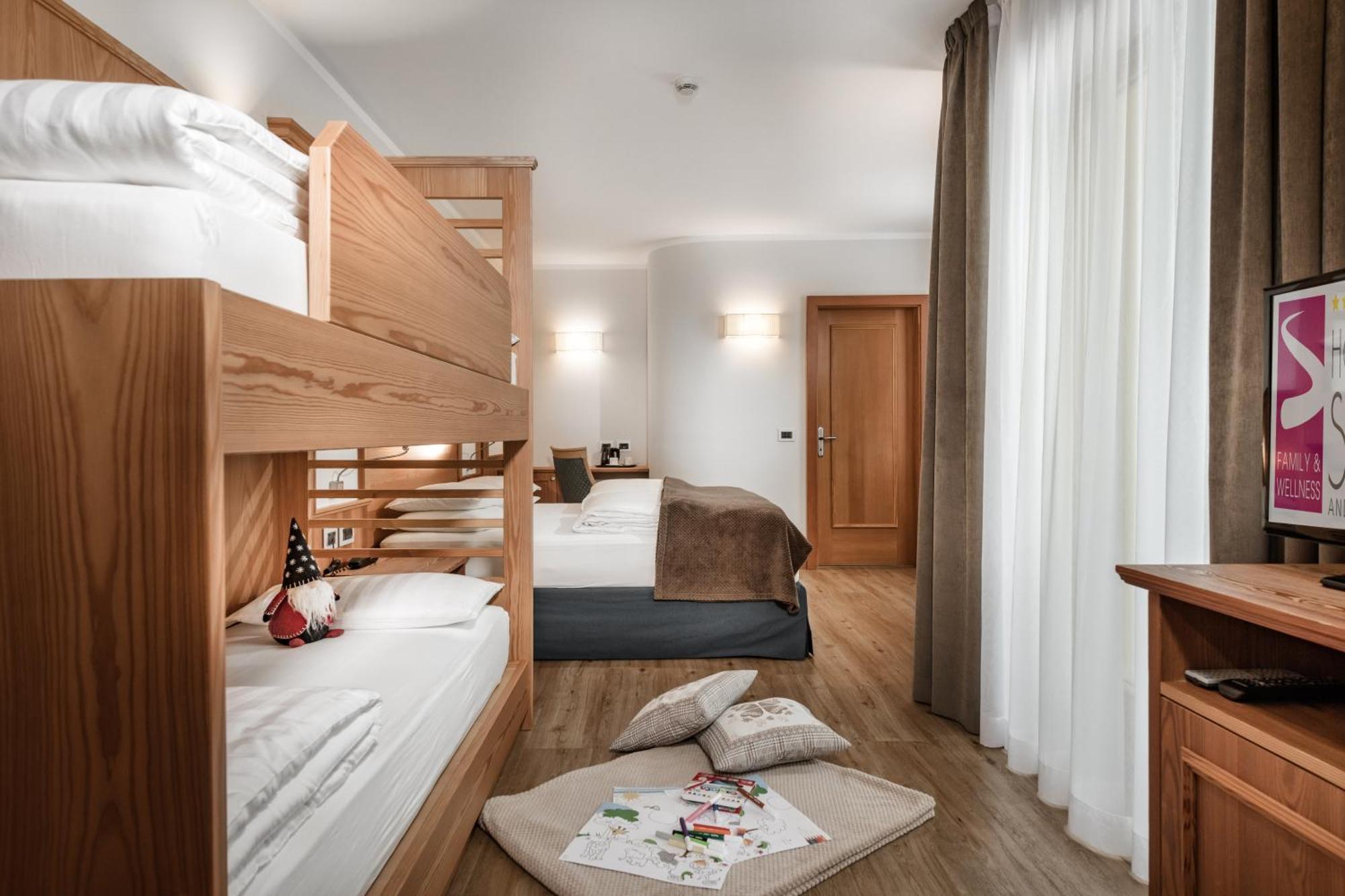 Family Hotel Serena Андало Экстерьер фото